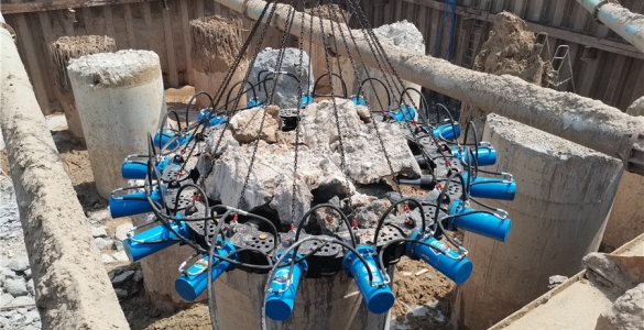         中鐵大橋局2.3米大樁，高效破拆       